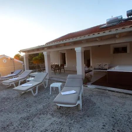 Casa Sulla Montagna * Loútsai